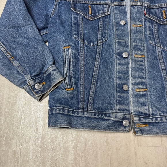Levi's jean jacket - Picture 2 of 9